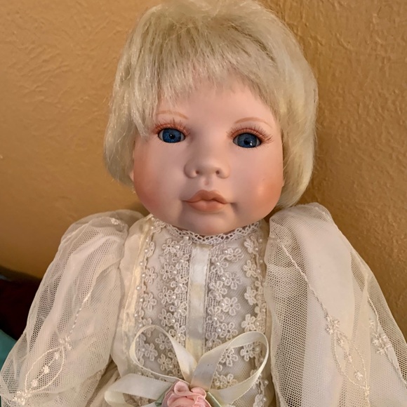 VINTAGE HEAVENLY CHRISTENING DOLL - Picture 2 of 8